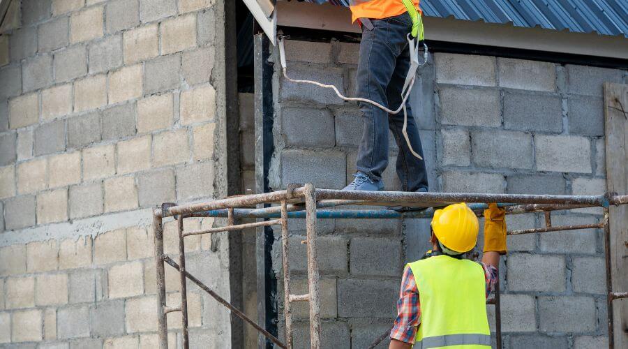 Expert Emergency Roof Repairs services in Mineola, NY